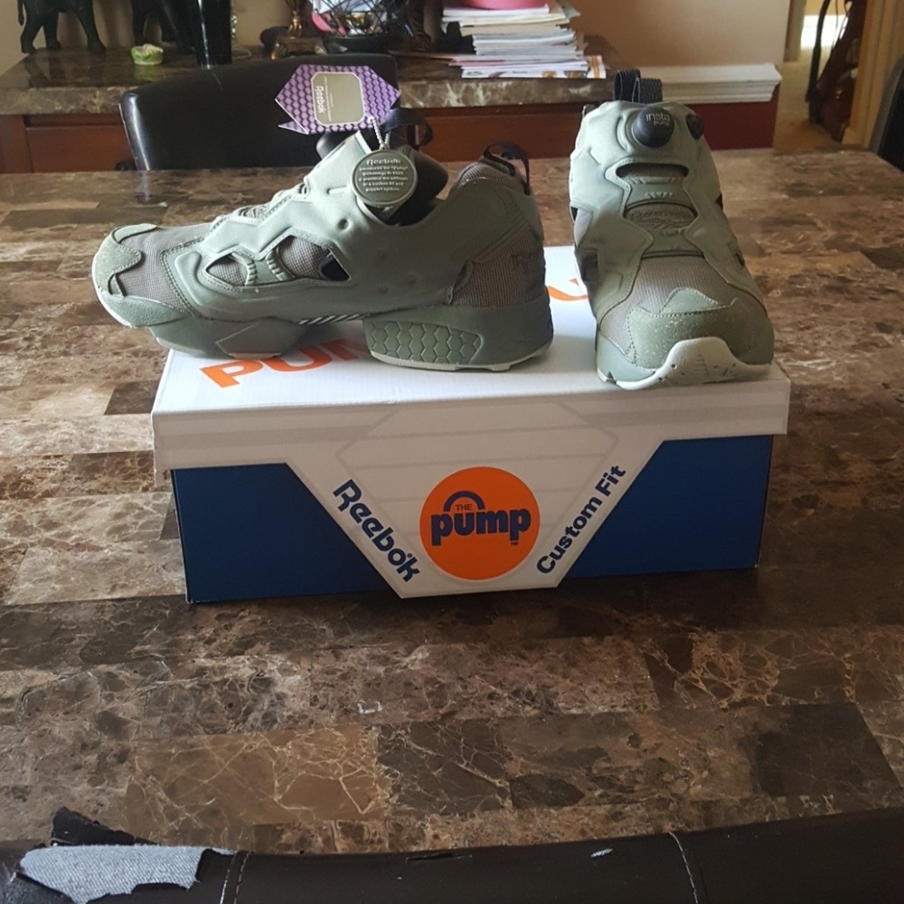 Brand New Reebok Insta pump. Hexalit